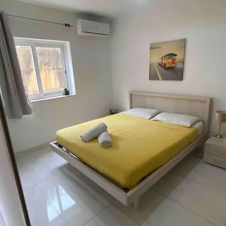 Lovely Flat Sea View! Apartament St Paul's Bay