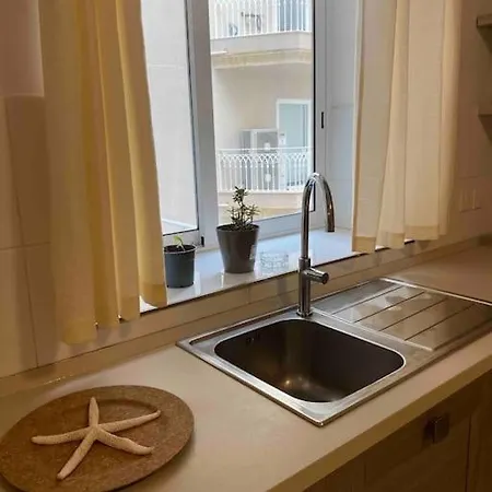 Lovely Flat Sea View! Apartament St Paul's Bay